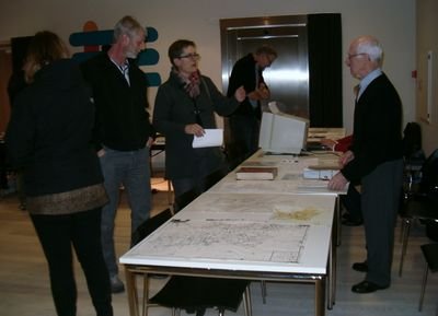 Her hører interesserede om slægtsforskning hos foreningens arbejdsgruppe